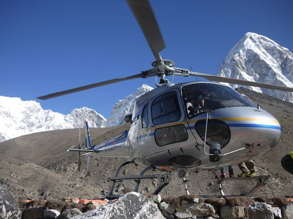 Helicopter at Everest 